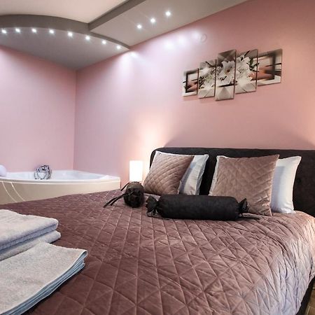 Room Jacuzzi “Athena” Subotica Exterior photo