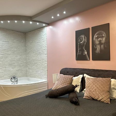 Room Jacuzzi “Athena” Subotica Exterior photo