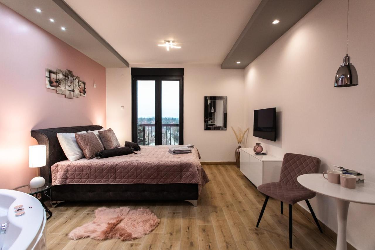 Room Jacuzzi “Athena” Subotica Exterior photo