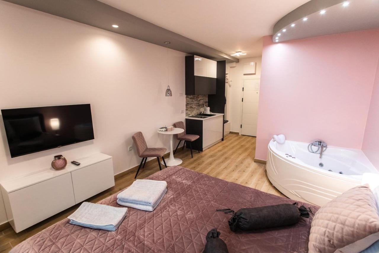 Room Jacuzzi “Athena” Subotica Exterior photo